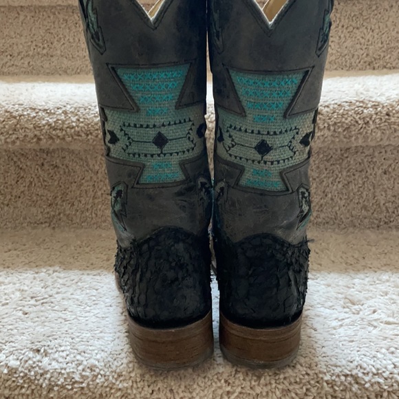 Women’s size 8 corrals boots - Picture 4 of 5